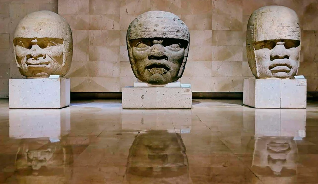 Esculturas cabezas pueblos originarios Xalapa